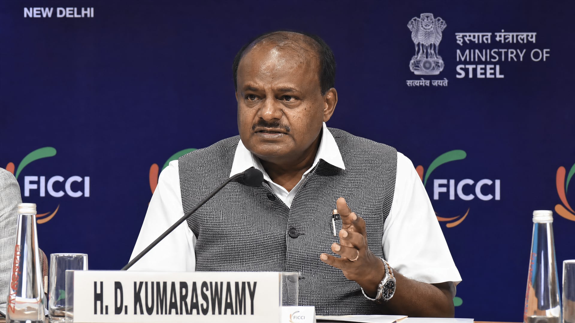 H.D. Kumaraswamy speaking at an Indian steel industry conference